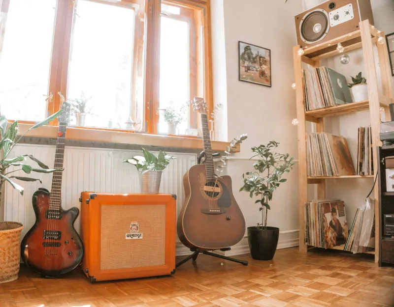 Broken Rooms, Beautiful Sound: Why Ambient Producers Are Ditching Acoustic Perfection