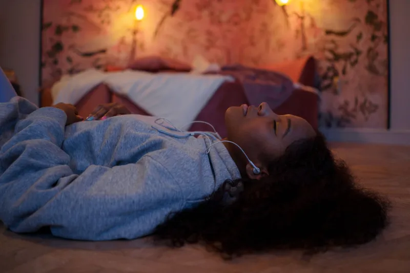 No Instructions Required: Why Anxious Americans Are Choosing Ambient Sound Over Meditation Apps